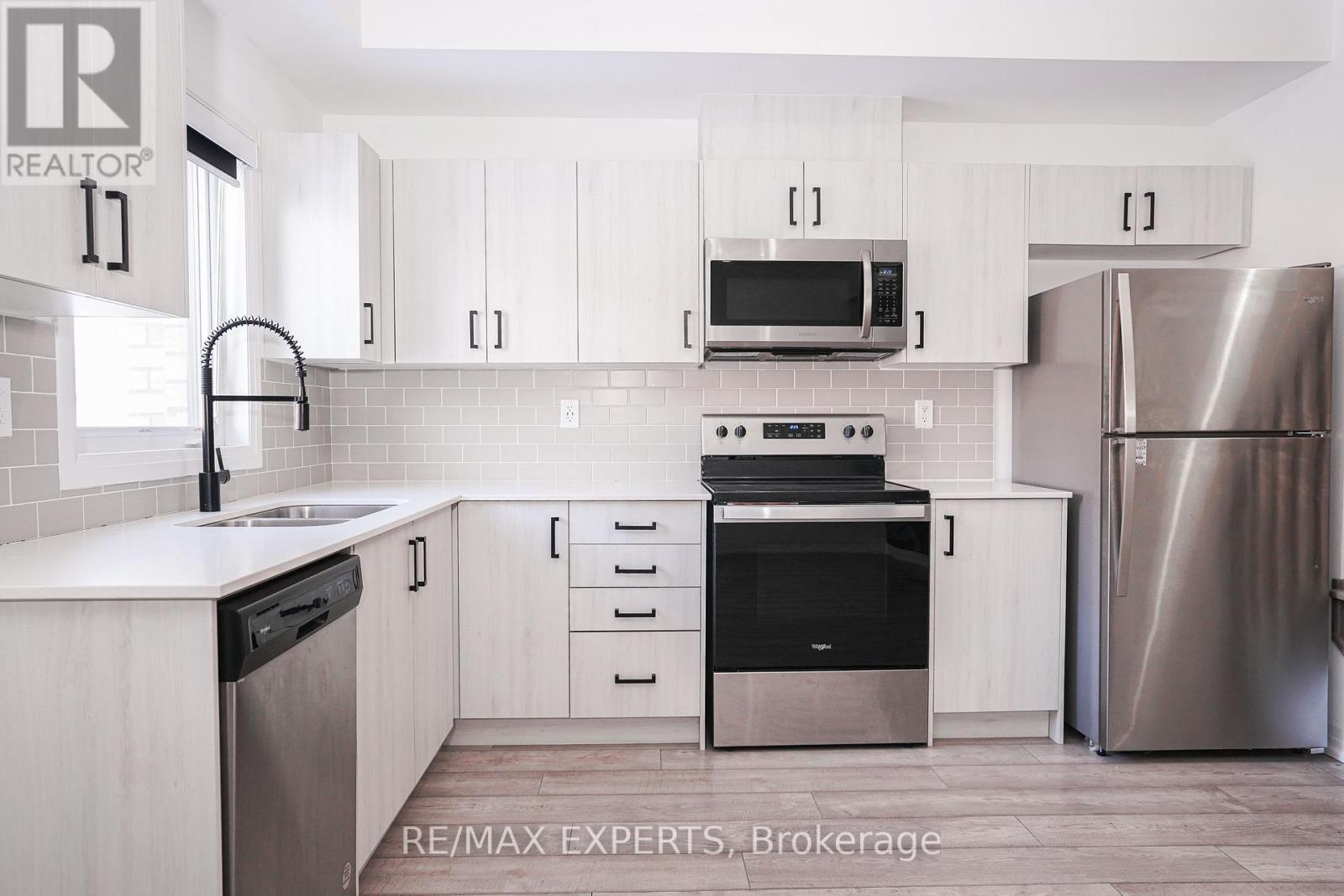 108 Fairlane Avenue, Barrie (Painswick South), Ontario  L9J 0M5 - Photo 12 - S12642720