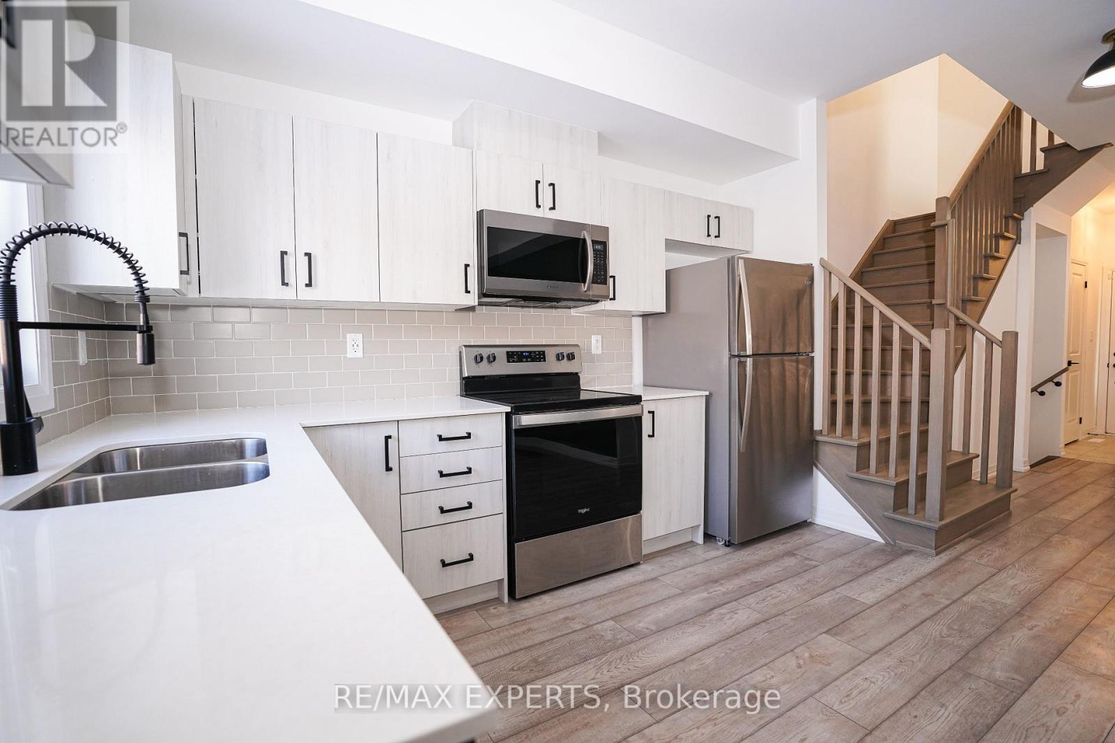 108 Fairlane Avenue, Barrie (Painswick South), Ontario  L9J 0M5 - Photo 13 - S12642720