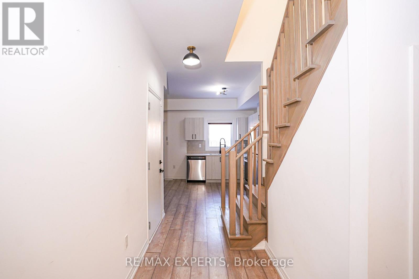 108 Fairlane Avenue, Barrie (Painswick South), Ontario  L9J 0M5 - Photo 2 - S12642720