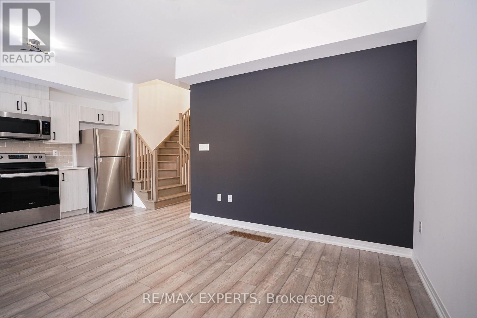 108 Fairlane Avenue, Barrie (Painswick South), Ontario  L9J 0M5 - Photo 7 - S12642720