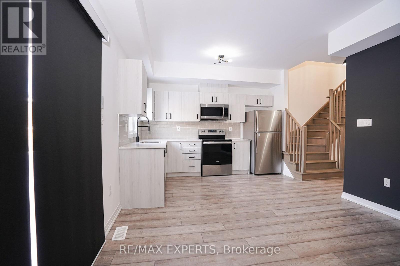 108 Fairlane Avenue, Barrie (Painswick South), Ontario  L9J 0M5 - Photo 9 - S12642720