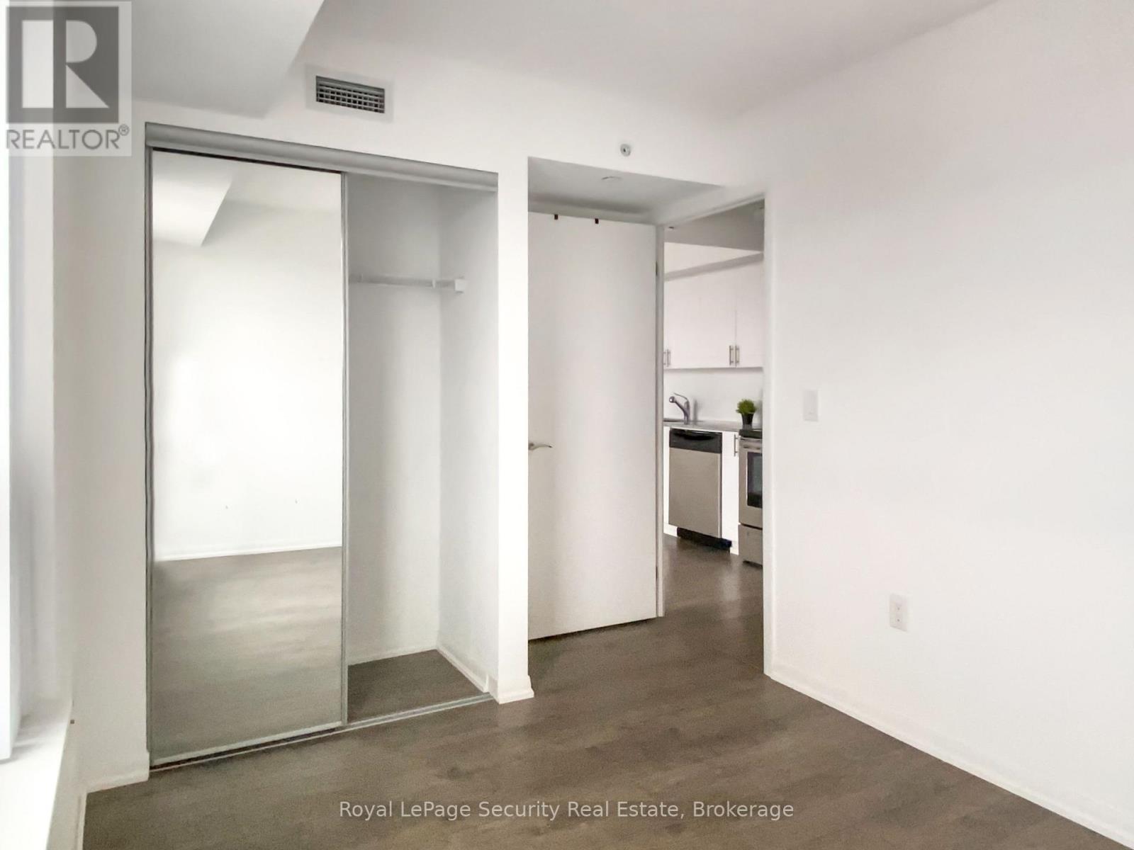 1204 - 3091 Dufferin Street, Toronto, Ontario  M6A 2S7 - Photo 6 - W12642644