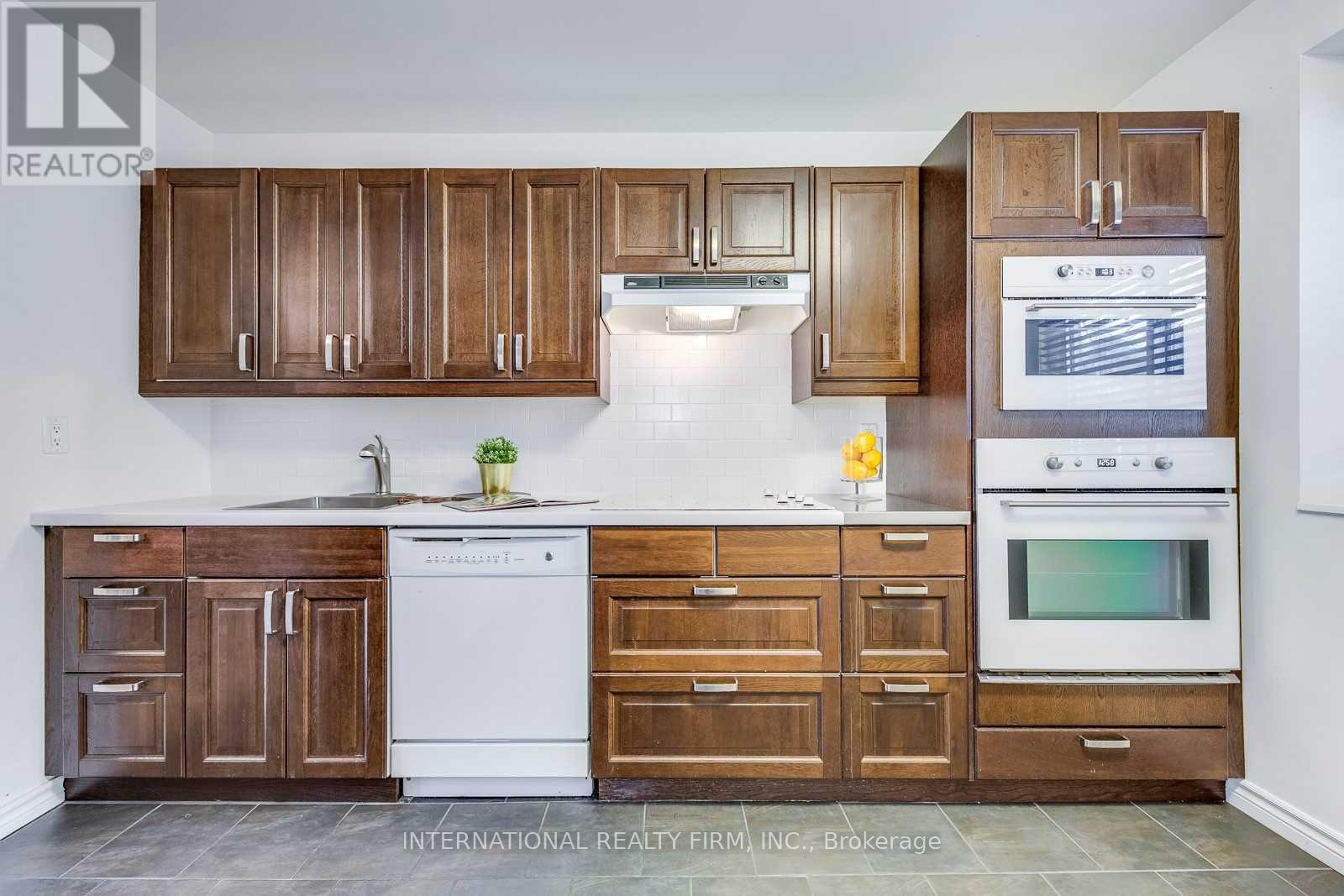 15 - 6855 Glen Erin Drive, Mississauga, Ontario  L5N 1P6 - Photo 8 - W12642696