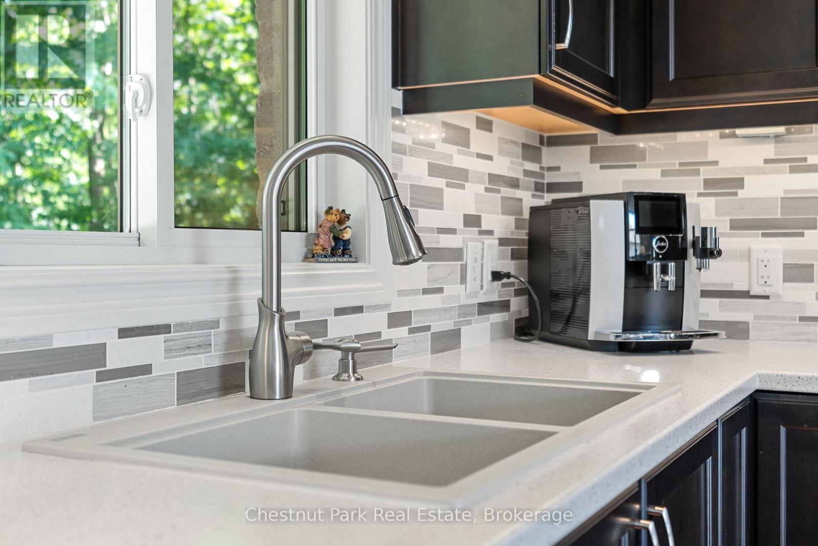 207 2nd Street W, Owen Sound, Ontario  N4K 0A6 - Photo 10 - X12642830