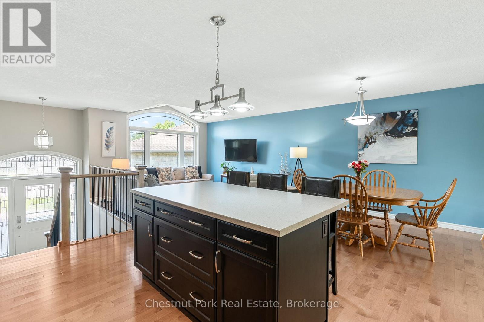 207 2nd Street W, Owen Sound, Ontario  N4K 0A6 - Photo 12 - X12642830