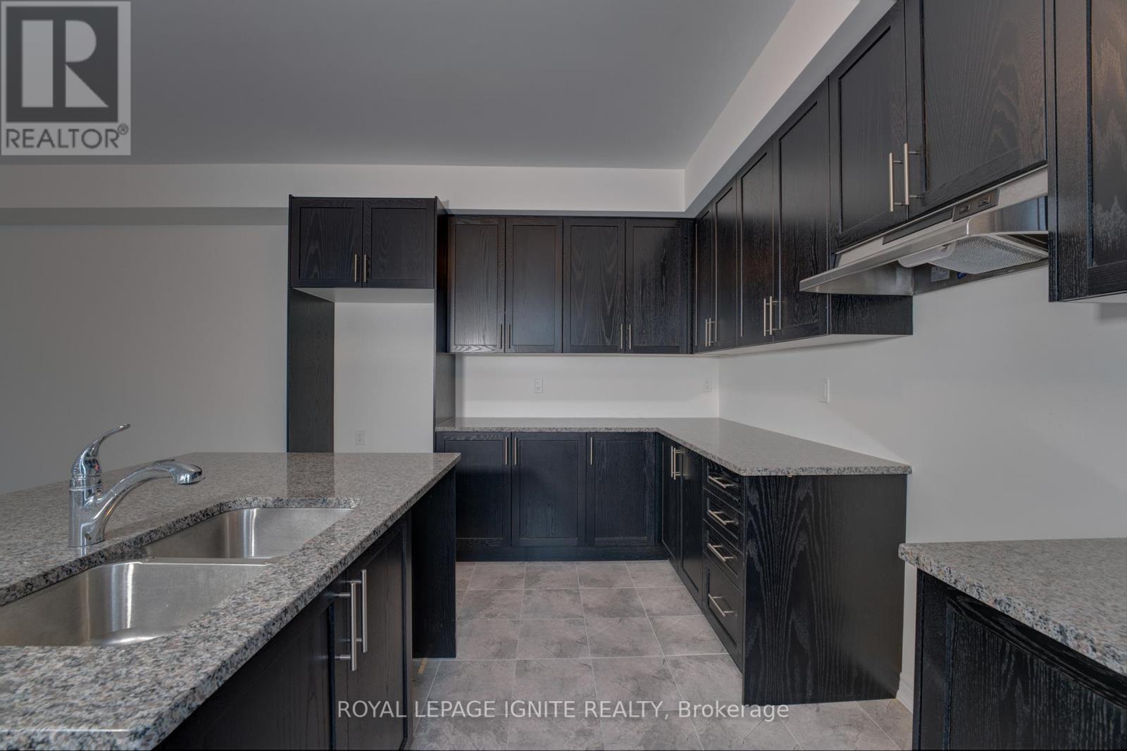 43 East Vista Terrace, Quinte West, Ontario  K0K 1L0 - Photo 12 - X12642680