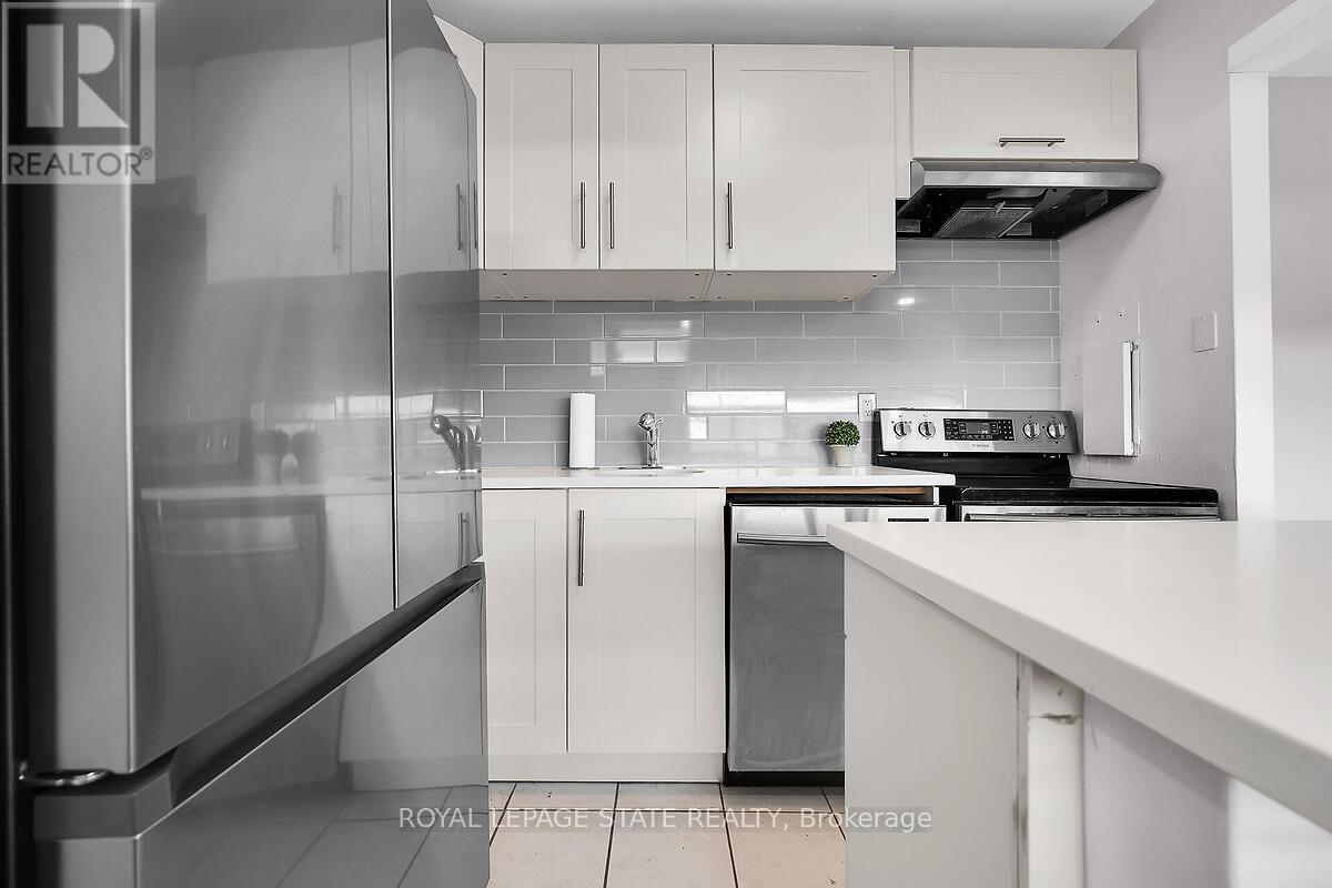 811 - 15 Albright Road, Hamilton, Ontario L8K 5J2 - Photo 11 - X12642684