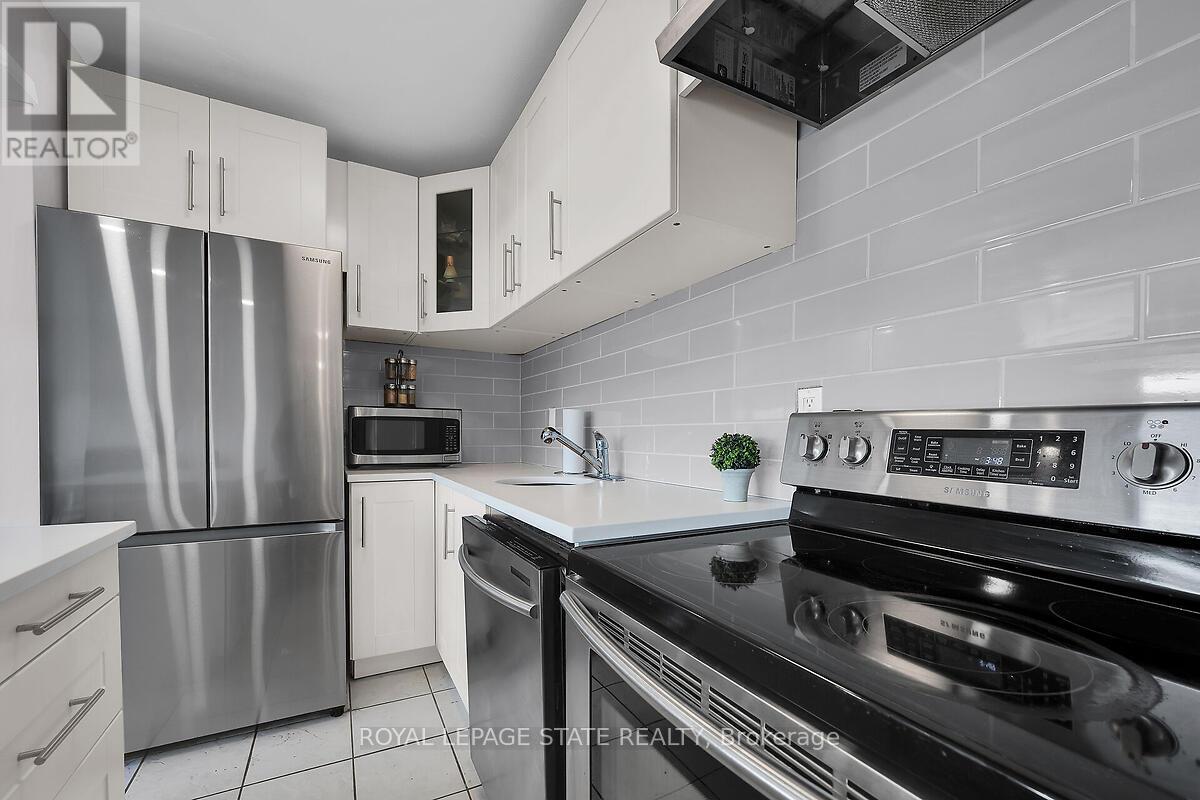 811 - 15 Albright Road, Hamilton, Ontario L8K 5J2 - Photo 12 - X12642684