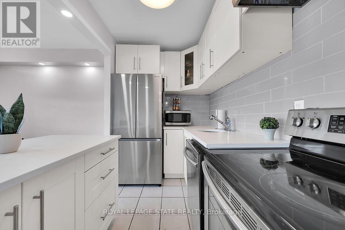 811 - 15 Albright Road, Hamilton, Ontario L8K 5J2 - Photo 13 - X12642684