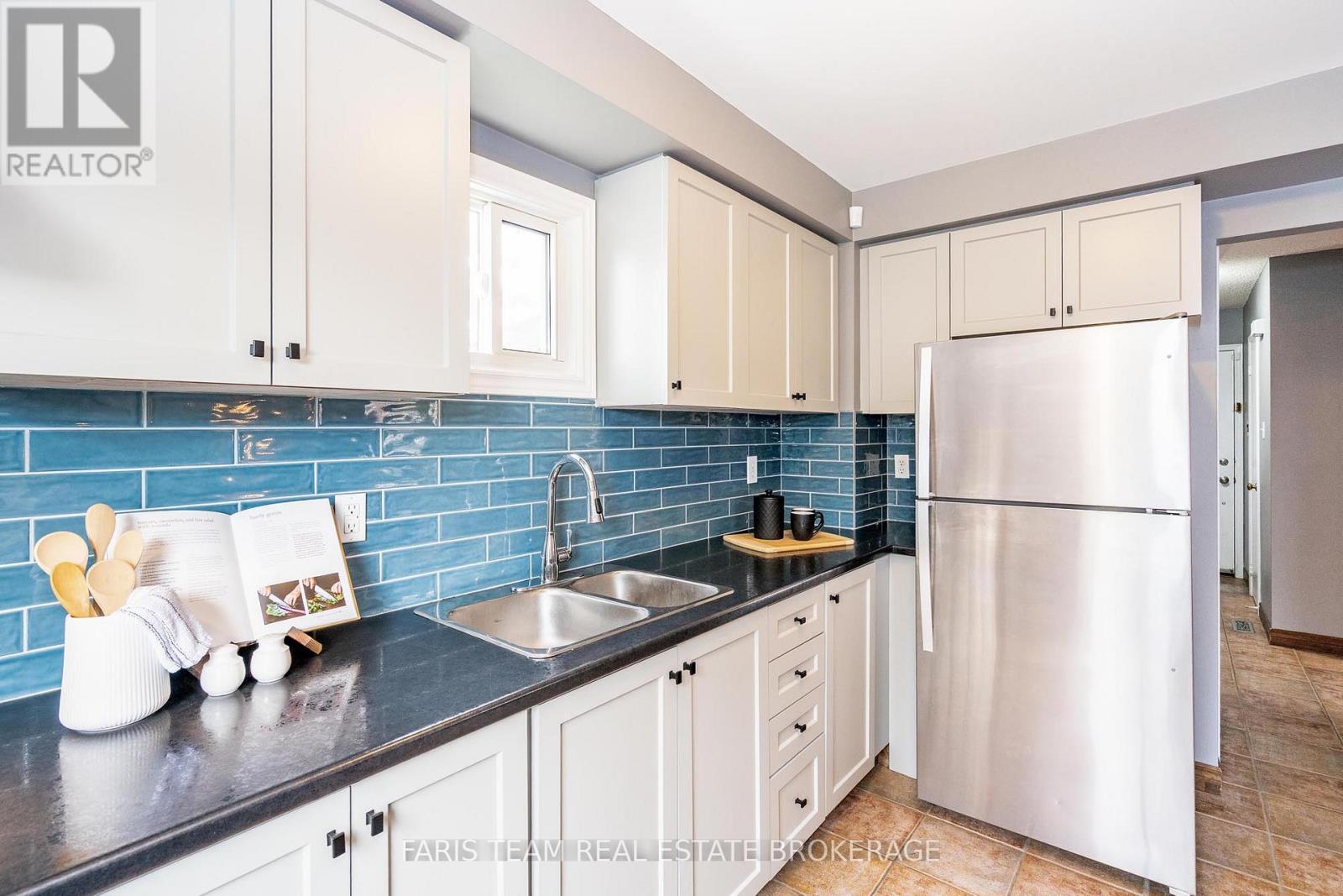 230 Kozlov Street, Barrie, Ontario  L4N 7H6 - Photo 8 - S12554512