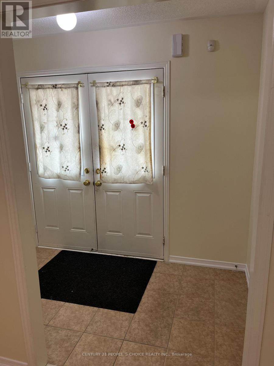 Upper - 14 Bersan Terrace, Brampton, Ontario  L6P 3T2 - Photo 2 - W12642000