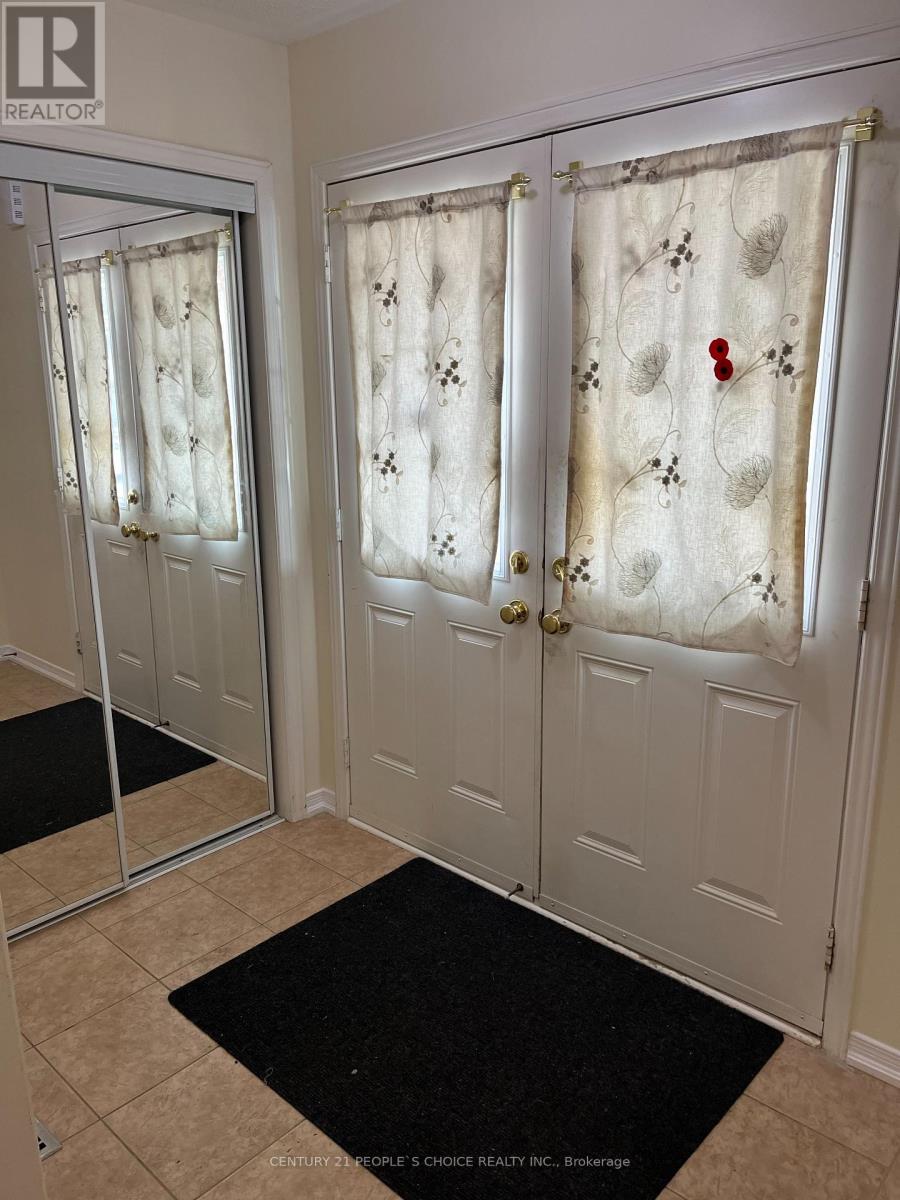 Upper - 14 Bersan Terrace, Brampton, Ontario  L6P 3T2 - Photo 3 - W12642000