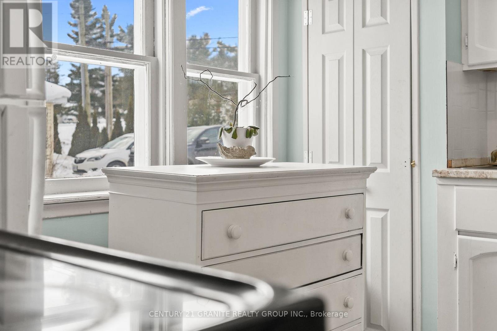 42 Chemaushgon Road, Bancroft, Ontario  K0L 1C0 - Photo 12 - X12642718