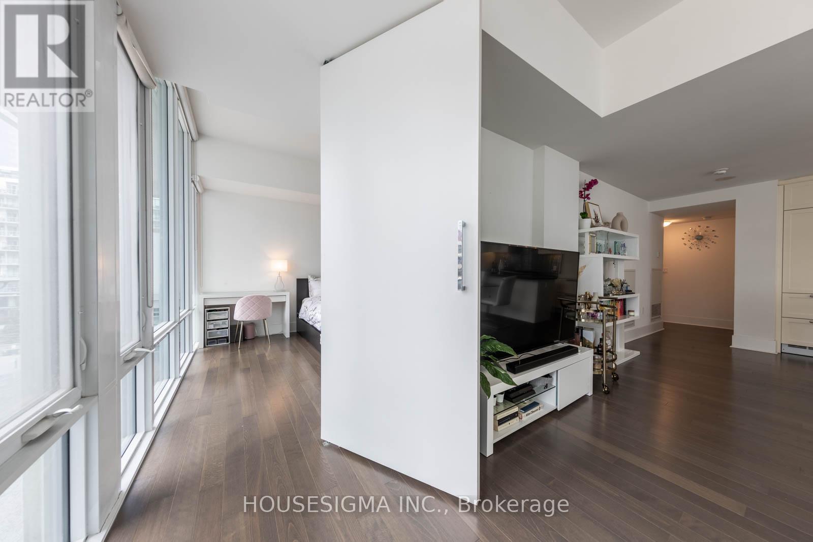 423 - 29 Queens Quay E, Toronto, Ontario  M5E 0A4 - Photo 9 - C12642766