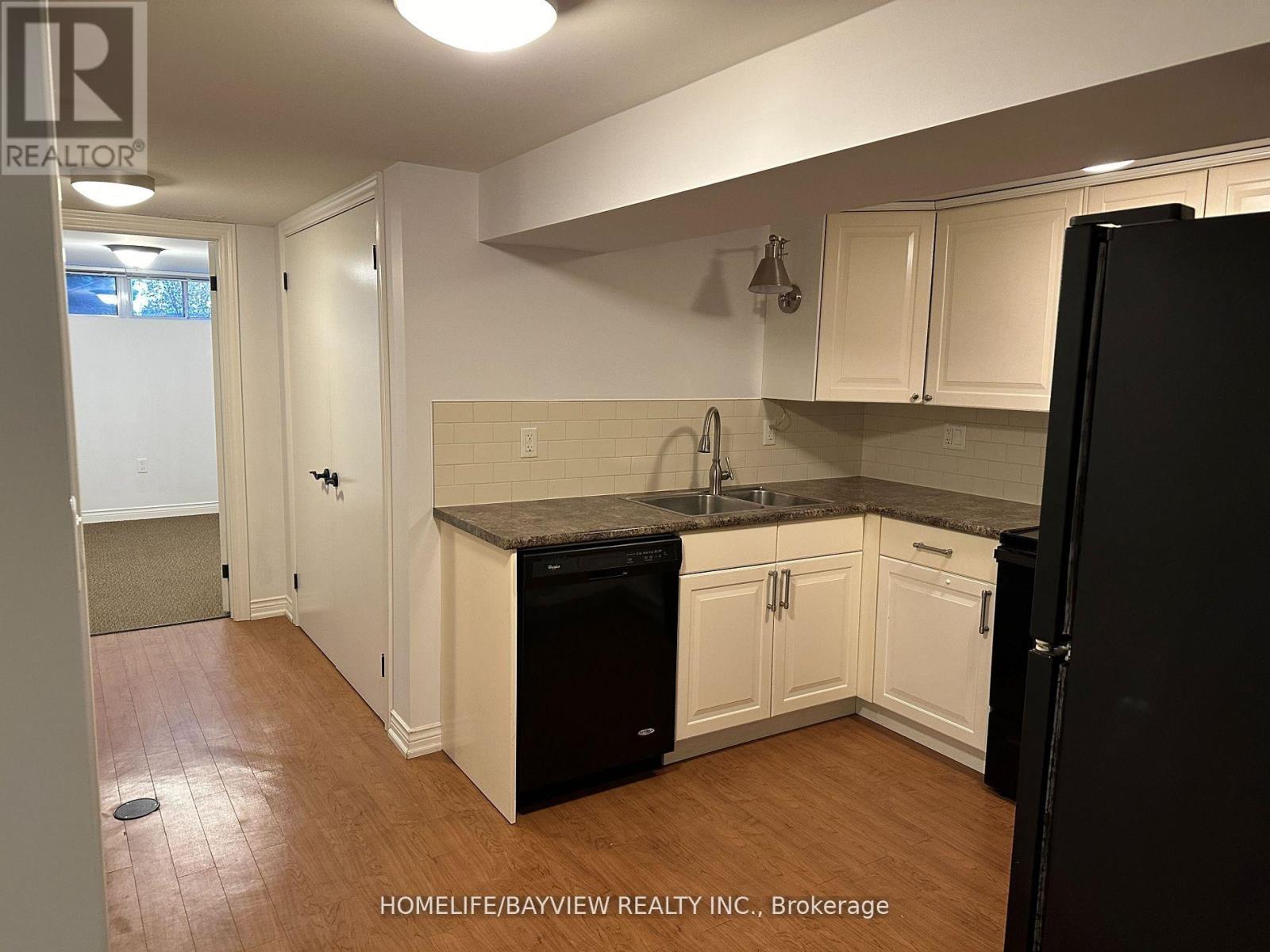 85 Child(Lower) Drive, Aurora, Ontario  L4G 1Y8 - Photo 2 - N12642726