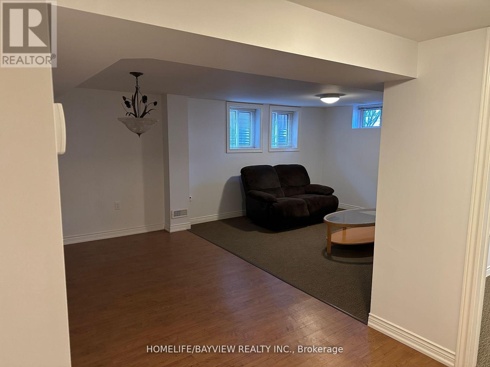 85 Child(Lower) Drive, Aurora, Ontario  L4G 1Y8 - Photo 3 - N12642726