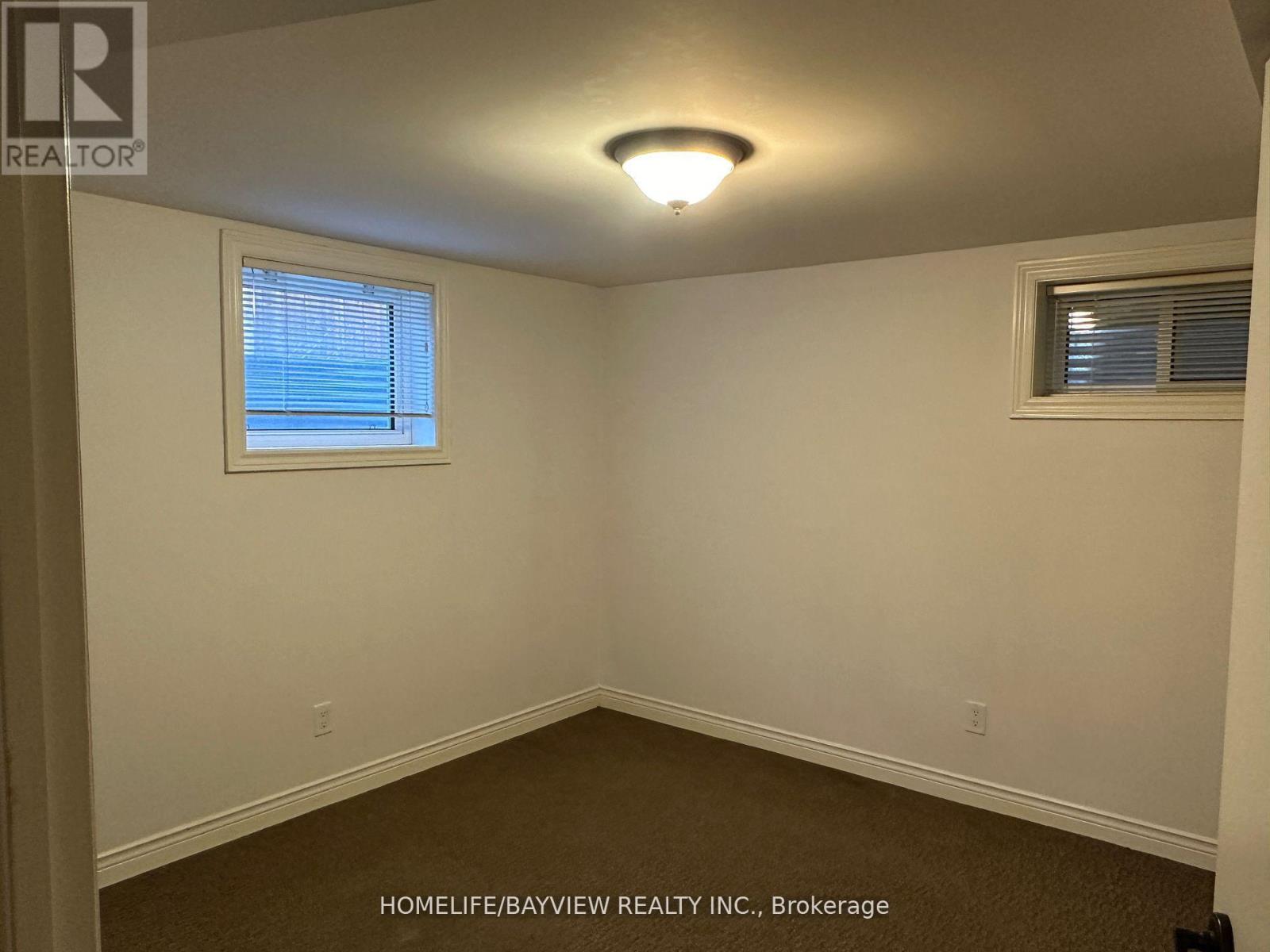 85 Child(Lower) Drive, Aurora, Ontario  L4G 1Y8 - Photo 5 - N12642726