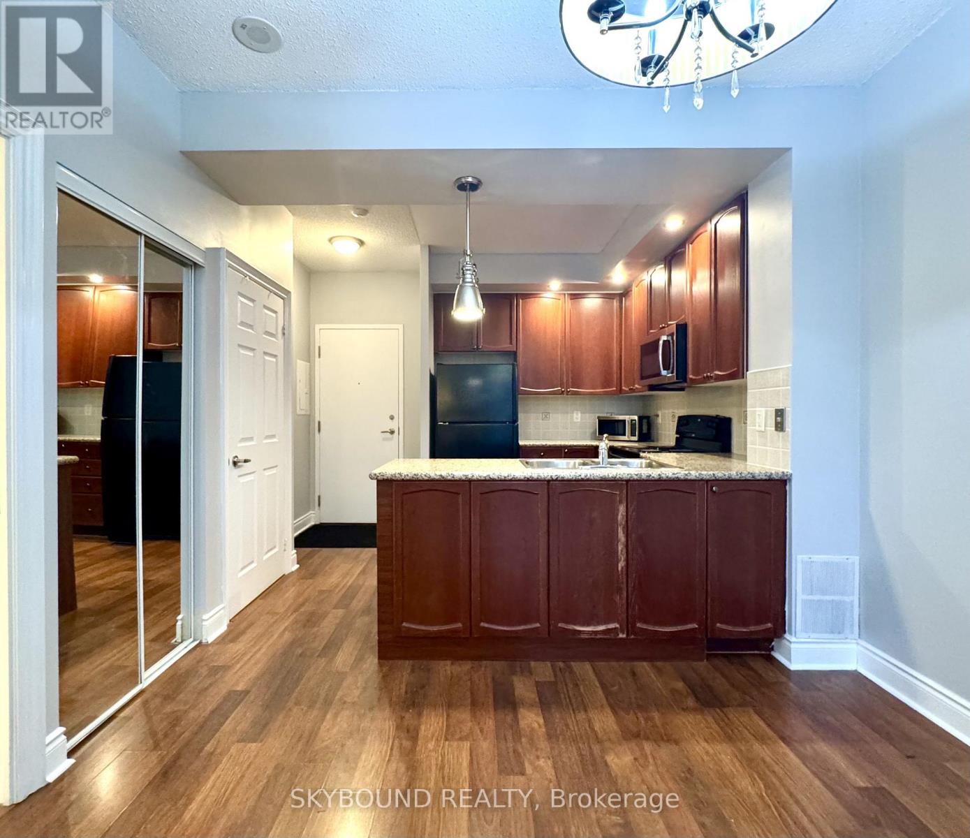 131 - 33 Cox Boulevard, Markham, Ontario  L3R 8A6 - Photo 3 - N12642834