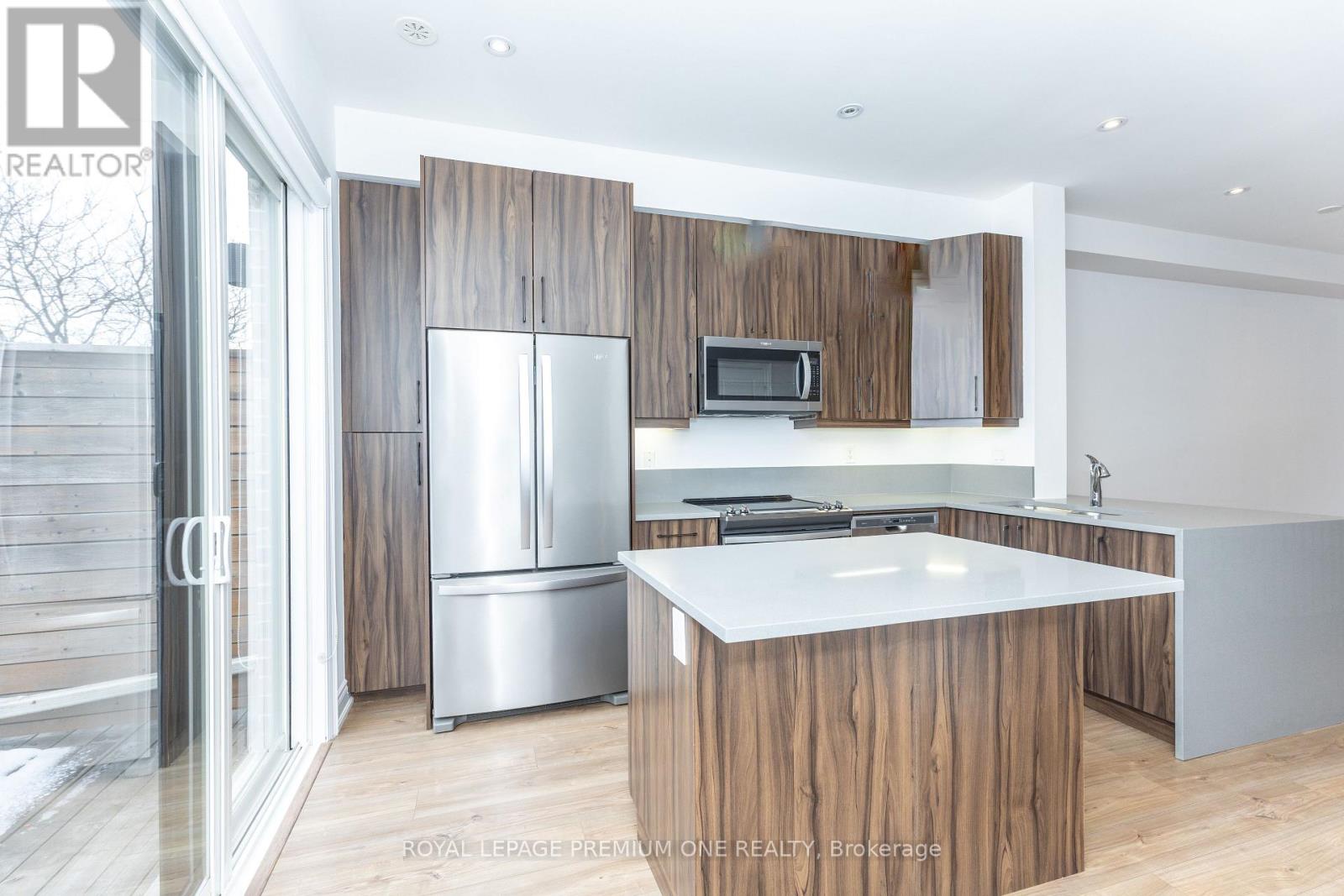 31 Salvador Allende Court, Toronto, Ontario  M6G 0A3 - Photo 11 - C12604668