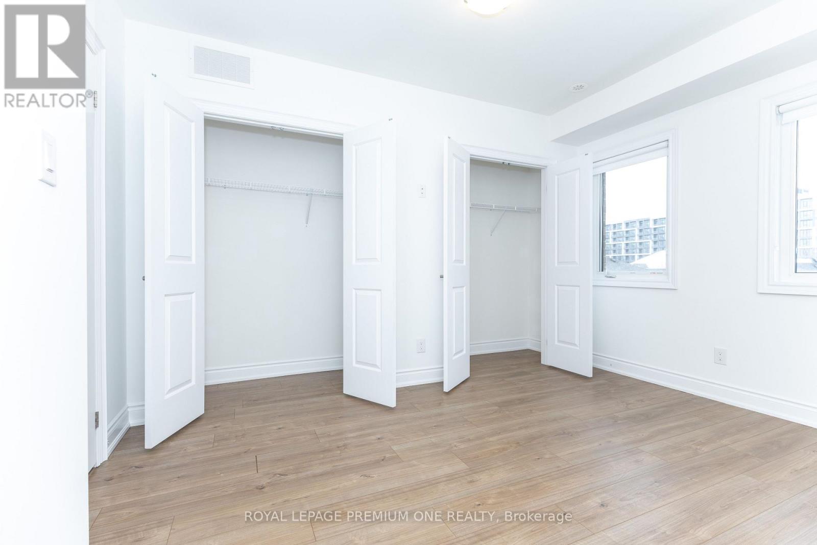 31 Salvador Allende Court, Toronto, Ontario  M6G 0A3 - Photo 19 - C12604668