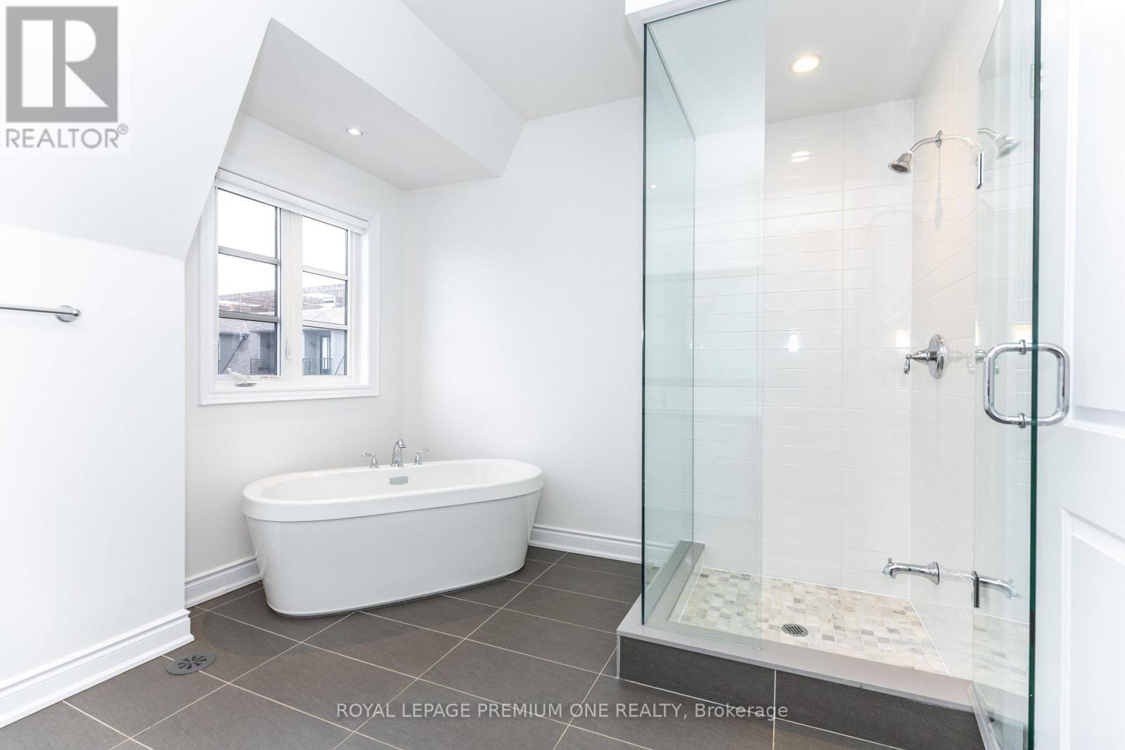 31 Salvador Allende Court, Toronto, Ontario  M6G 0A3 - Photo 31 - C12604668