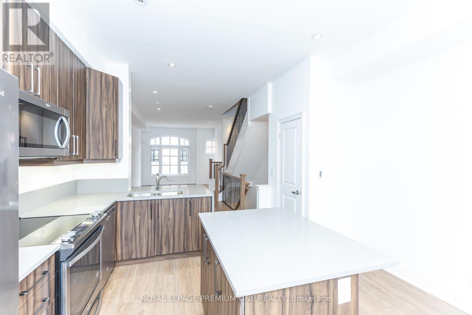 31 Salvador Allende Court, Toronto, Ontario  M6G 0A3 - Photo 6 - C12604668