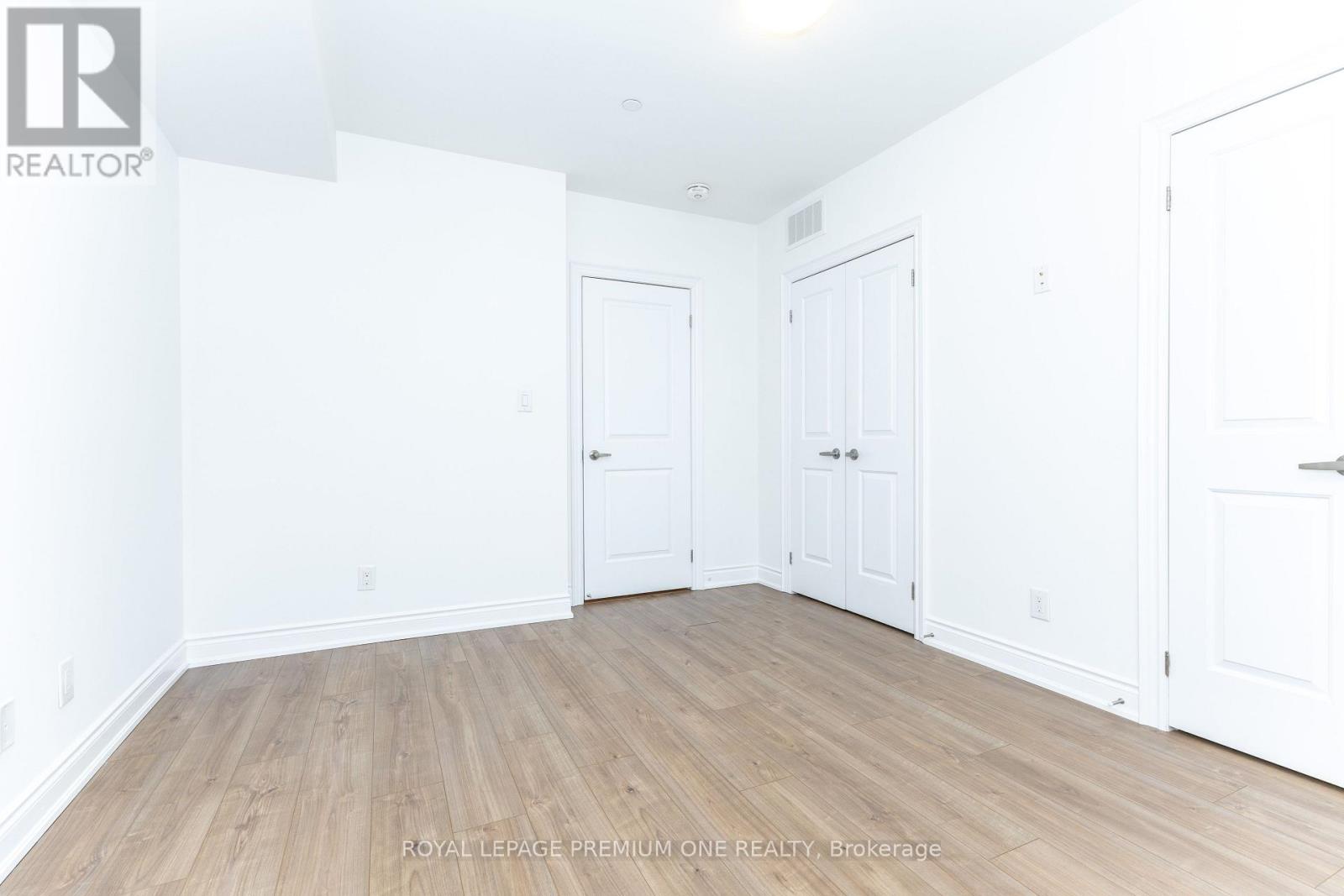 31 Salvador Allende Court, Toronto, Ontario  M6G 0A3 - Photo 18 - C12604668