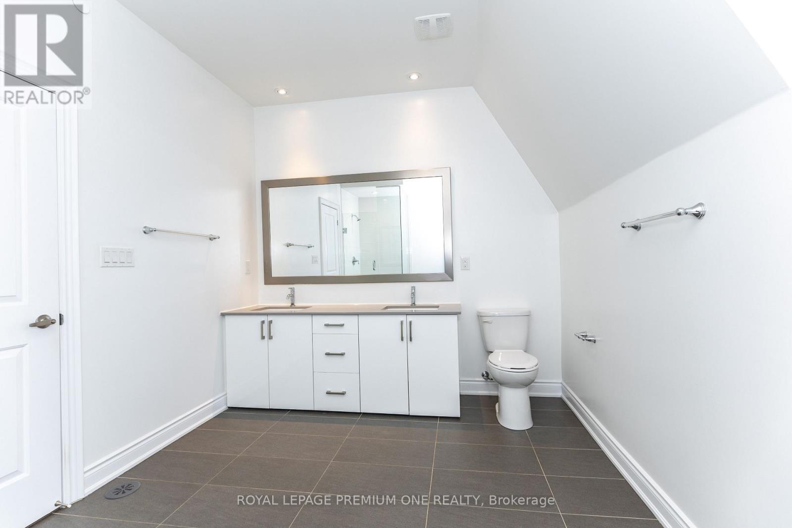 31 Salvador Allende Court, Toronto, Ontario  M6G 0A3 - Photo 32 - C12604668