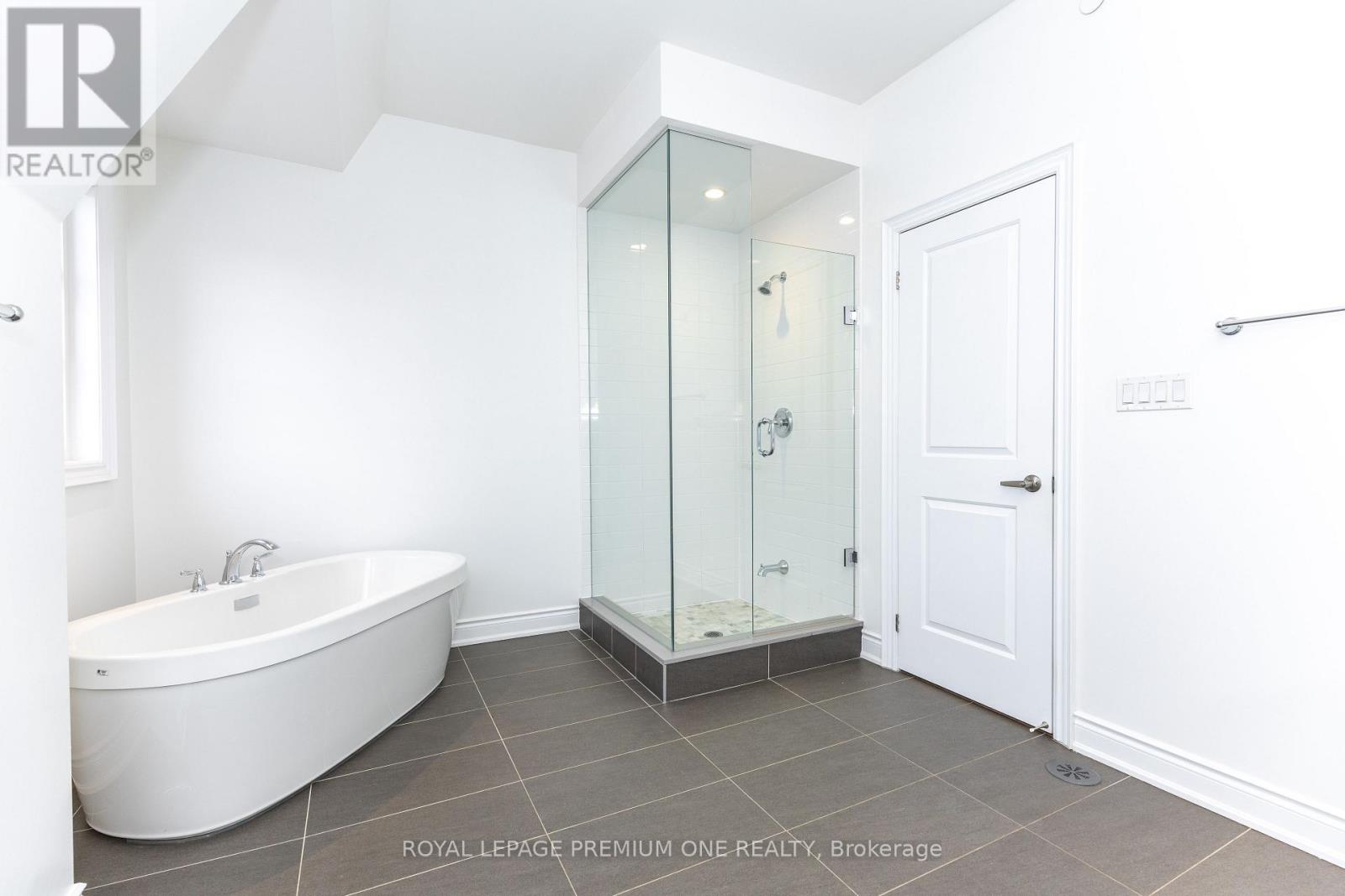 31 Salvador Allende Court, Toronto, Ontario  M6G 0A3 - Photo 30 - C12604668