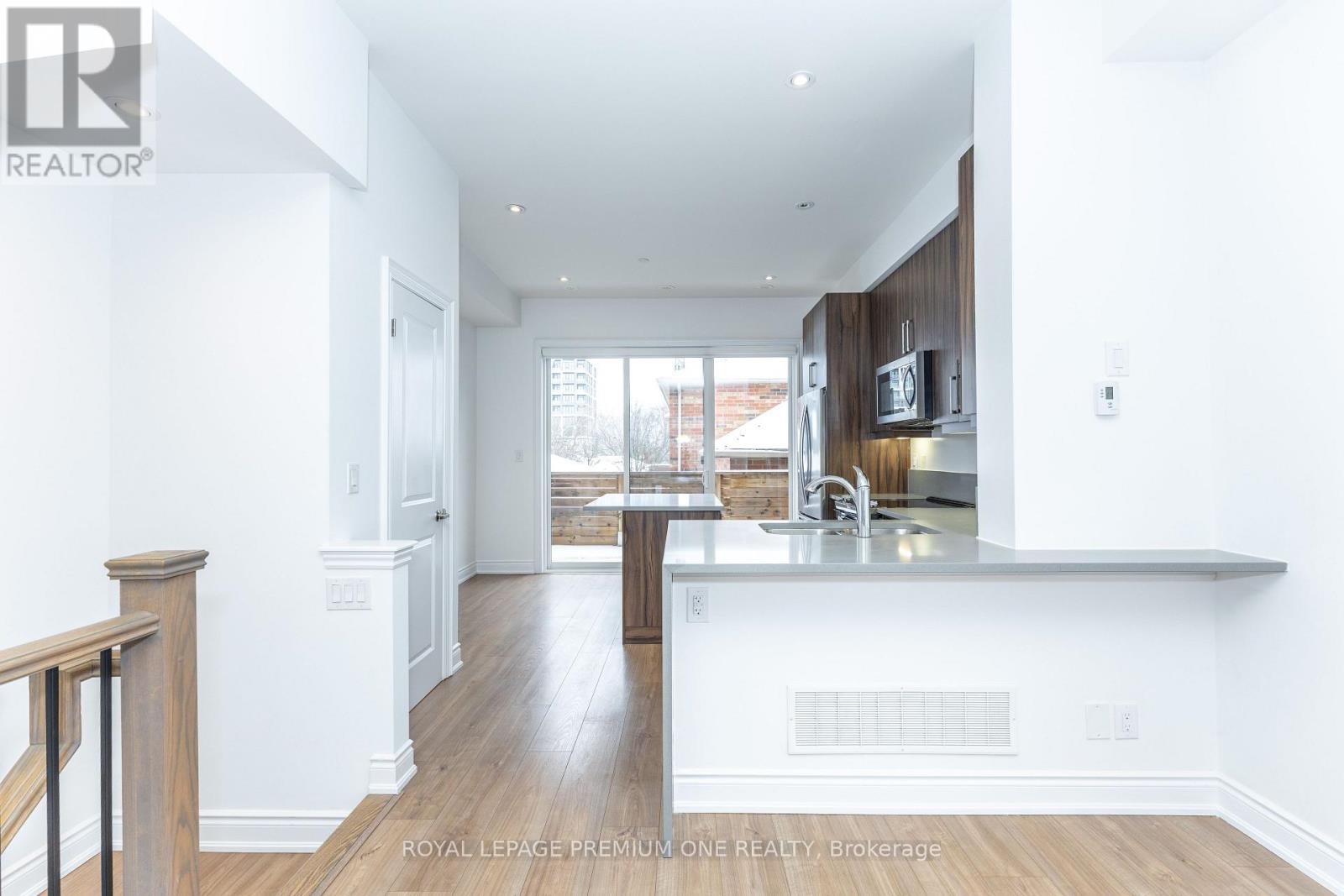 31 Salvador Allende Court, Toronto, Ontario  M6G 0A3 - Photo 9 - C12604668