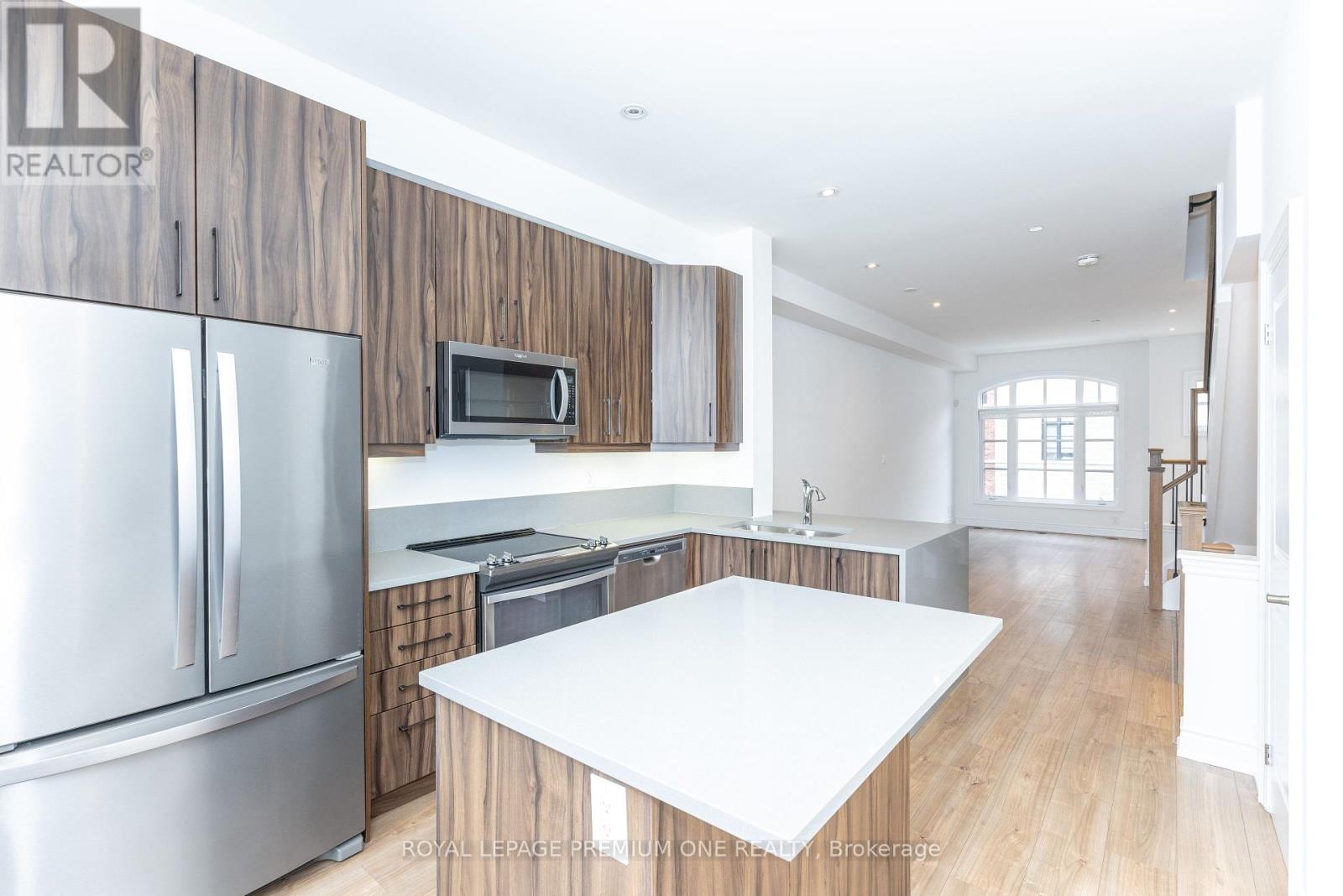 31 Salvador Allende Court, Toronto, Ontario  M6G 0A3 - Photo 7 - C12604668