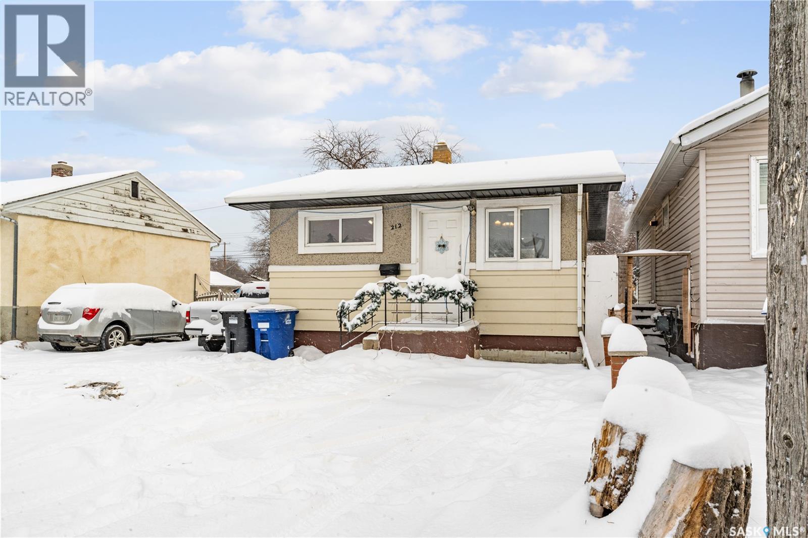 212 W Avenue S, Saskatoon, Saskatchewan  S7M 3G3 - Photo 2 - SK025670