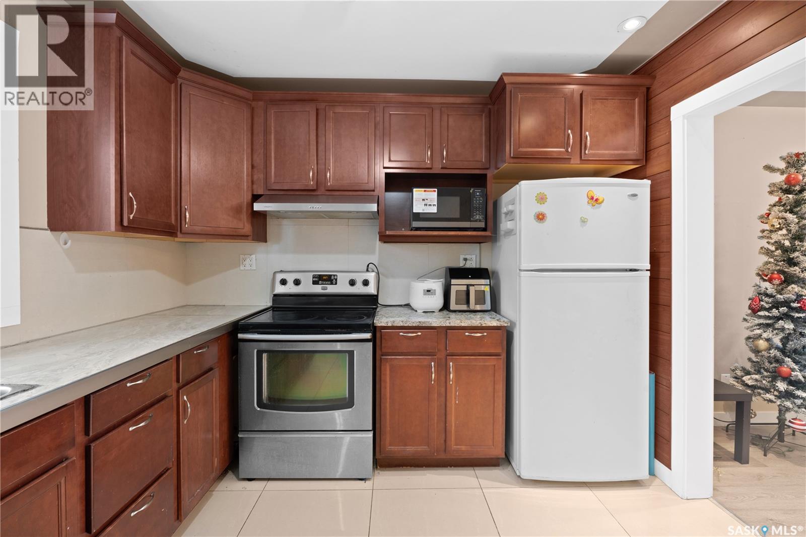 212 W Avenue S, Saskatoon, Saskatchewan  S7M 3G3 - Photo 9 - SK025670