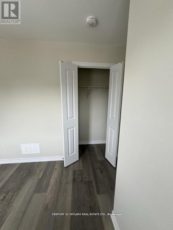 6 Wagon Lane N, Barrie (Innis-Shore), Ontario  L9J 0C2 - Photo 2 - S12642800