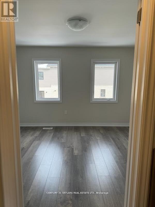 6 Wagon Lane N, Barrie (Innis-Shore), Ontario  L9J 0C2 - Photo 7 - S12642800