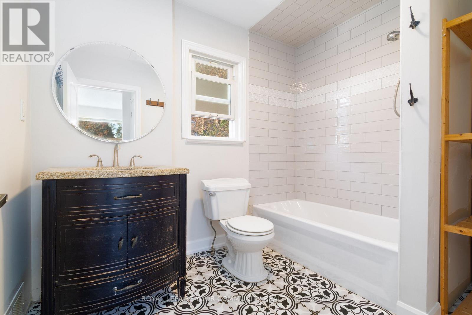 210 Cox Mill Road, Barrie (Painswick North), Ontario  L4N 4G5 - Photo 11 - S12642802