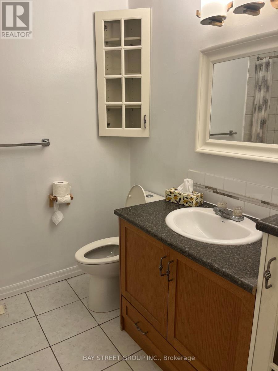 3420 Galena Crescent N, Mississauga, Ontario  L5A 3L8 - Photo 4 - W12459018