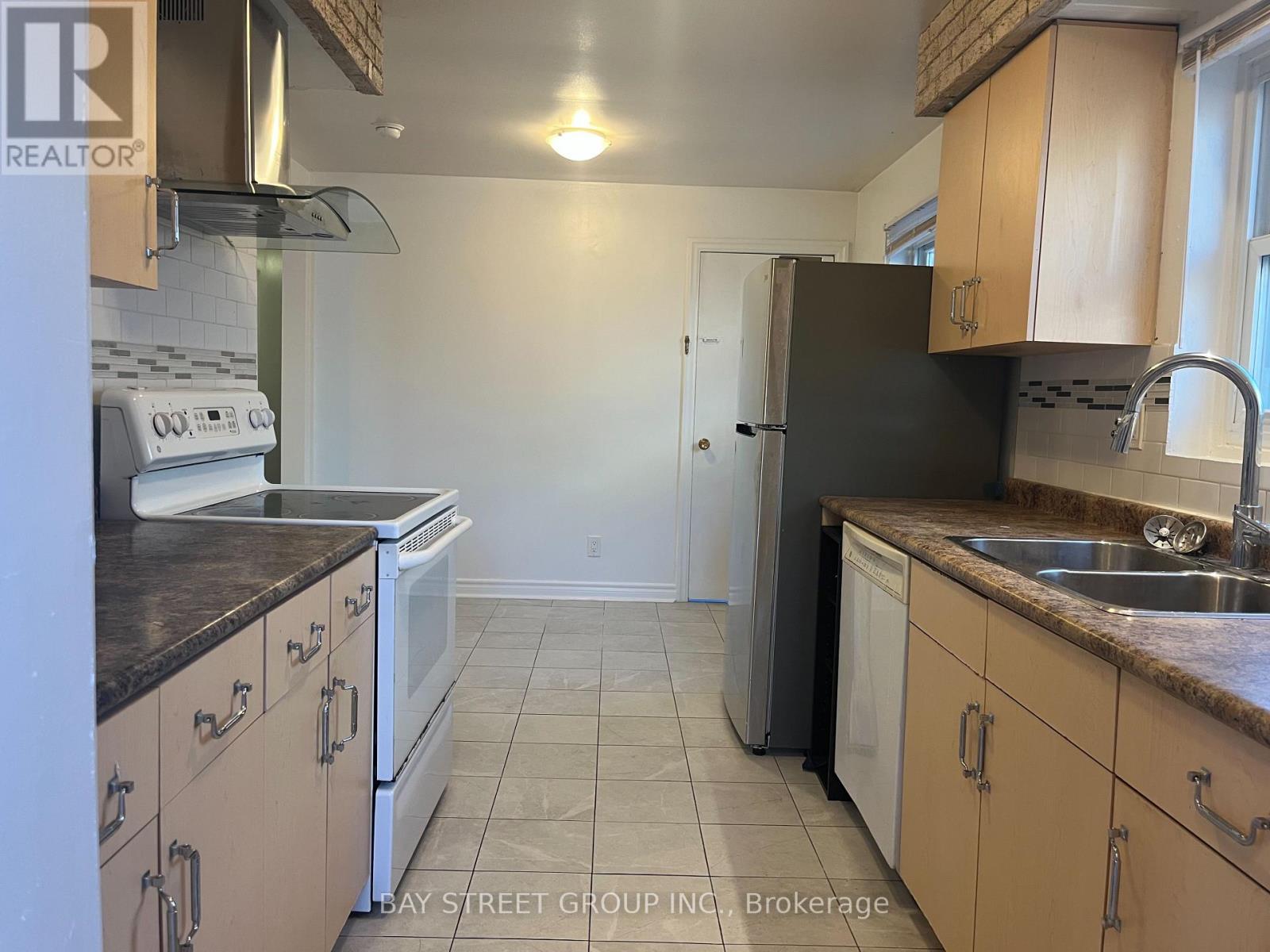 3420 Galena Crescent N, Mississauga, Ontario  L5A 3L8 - Photo 5 - W12459018