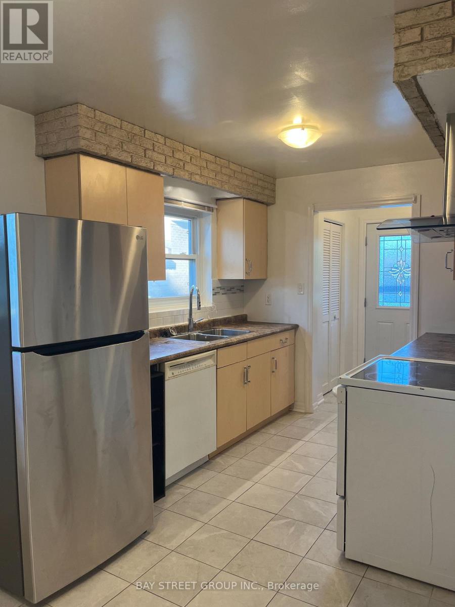 3420 Galena Crescent N, Mississauga, Ontario  L5A 3L8 - Photo 6 - W12459018