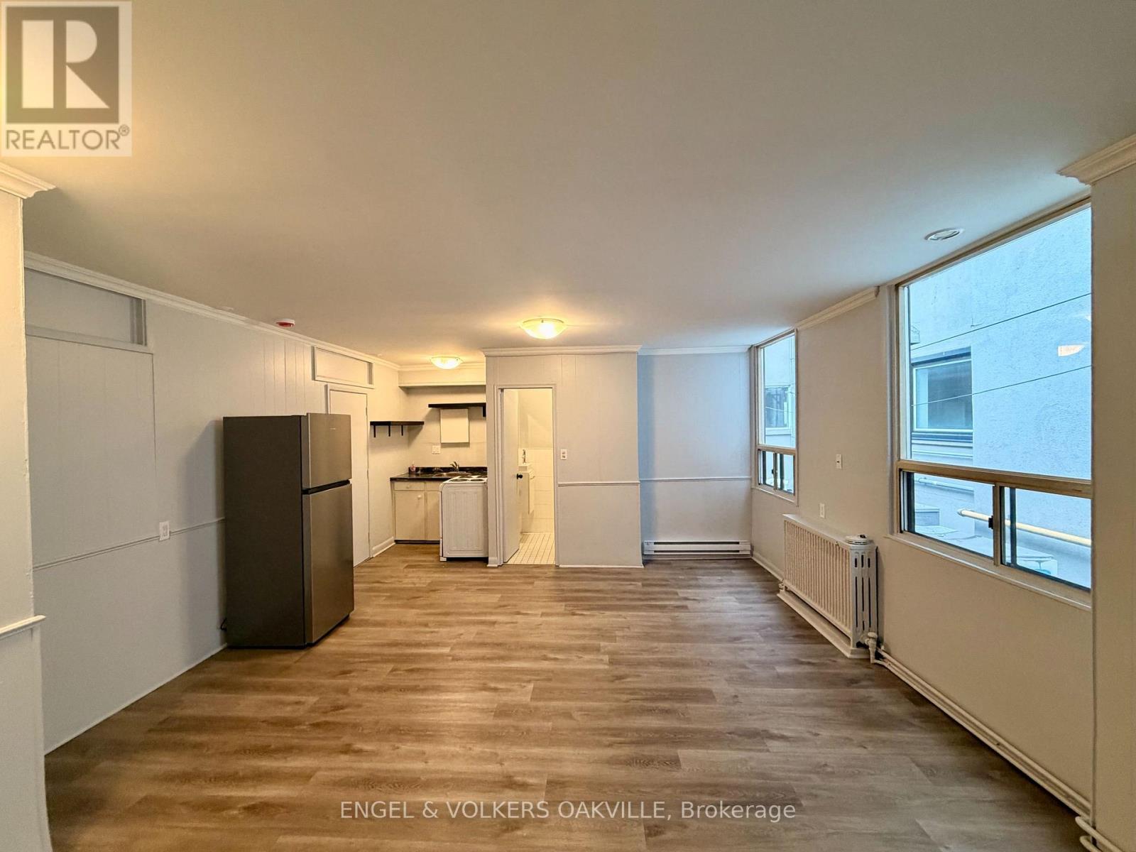 4 - 155 Lakeshore Road E, Oakville, Ontario  L6J 5C3 - Photo 4 - W12642772