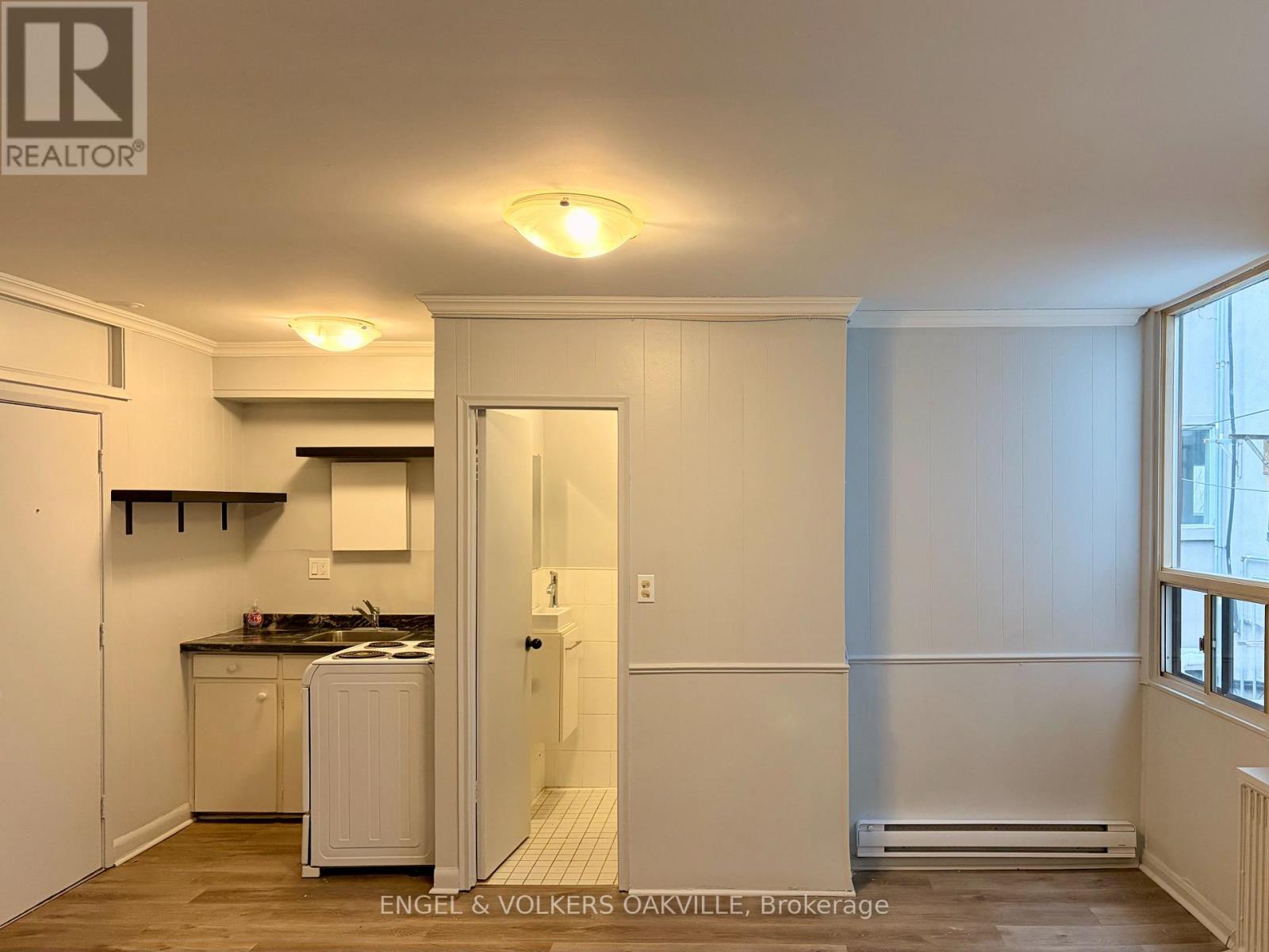 4 - 155 Lakeshore Road E, Oakville, Ontario  L6J 5C3 - Photo 5 - W12642772