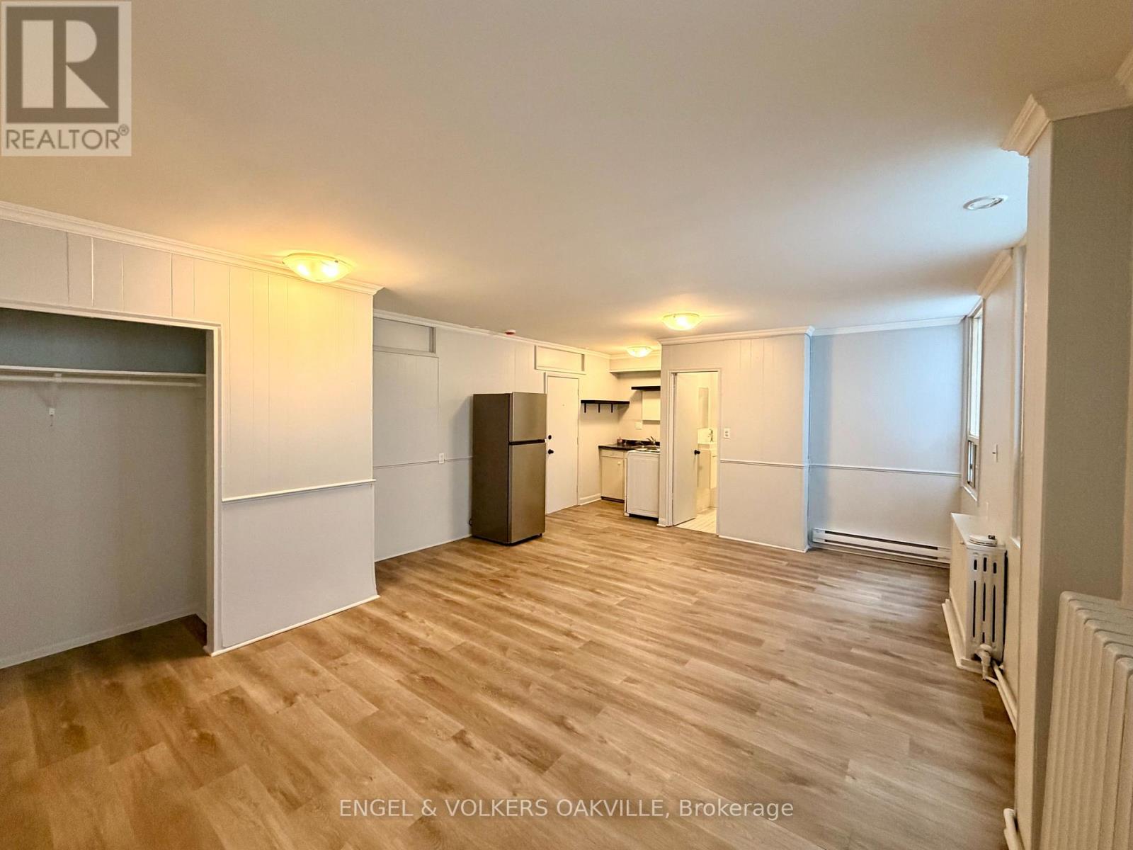 4 - 155 Lakeshore Road E, Oakville, Ontario  L6J 5C3 - Photo 6 - W12642772