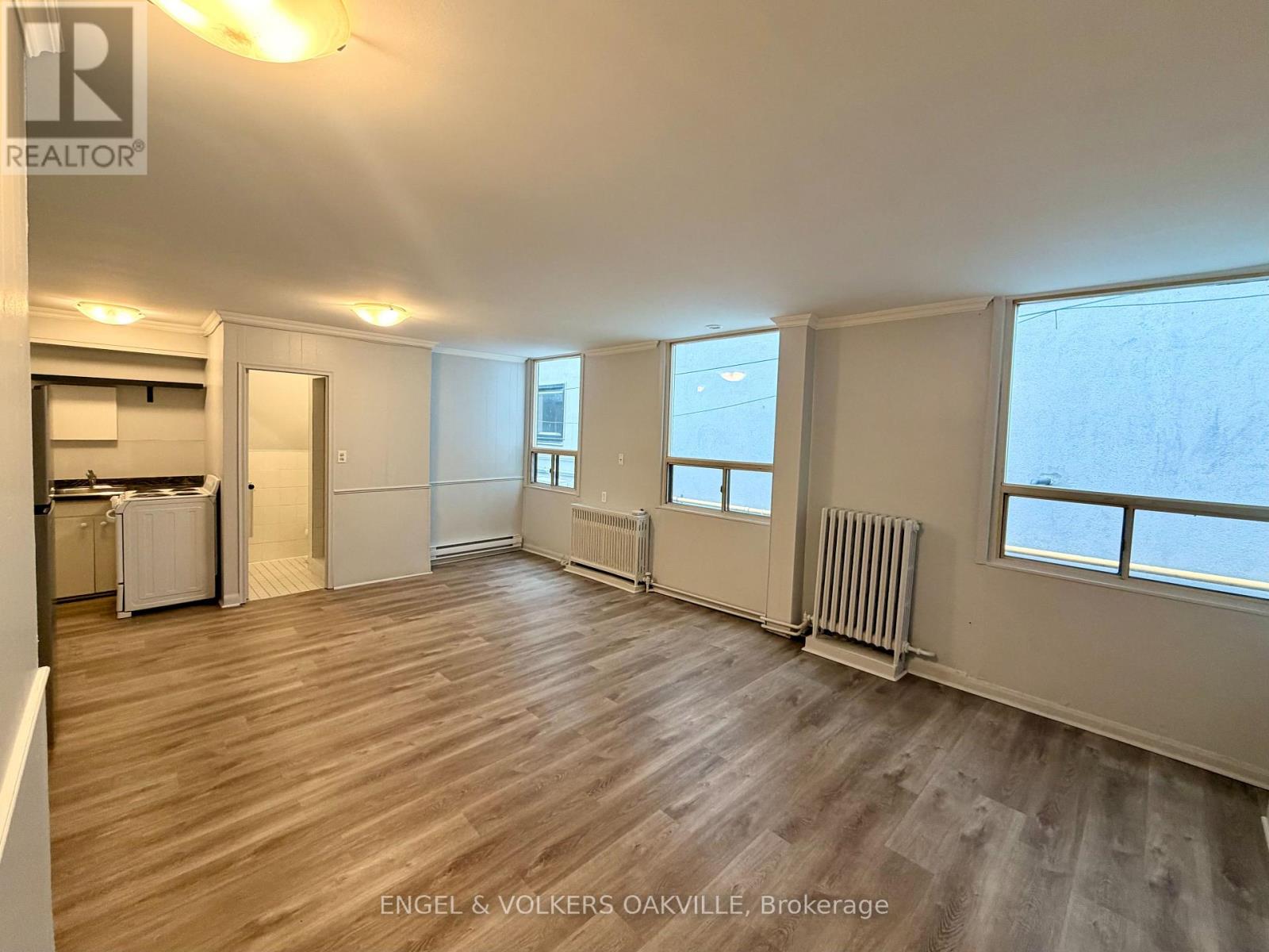 4 - 155 Lakeshore Road E, Oakville, Ontario  L6J 5C3 - Photo 7 - W12642772