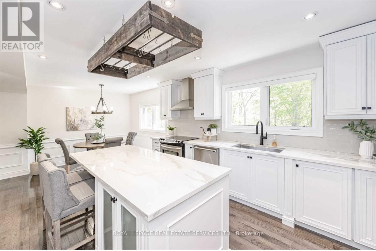 1302 Hillview Crescent, Oakville, Ontario  L6H 2C7 - Photo 10 - W12642790