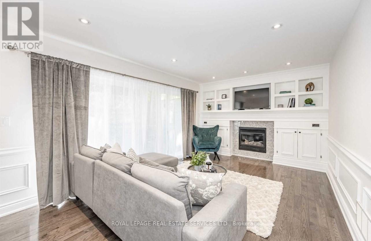 1302 Hillview Crescent, Oakville, Ontario  L6H 2C7 - Photo 12 - W12642790