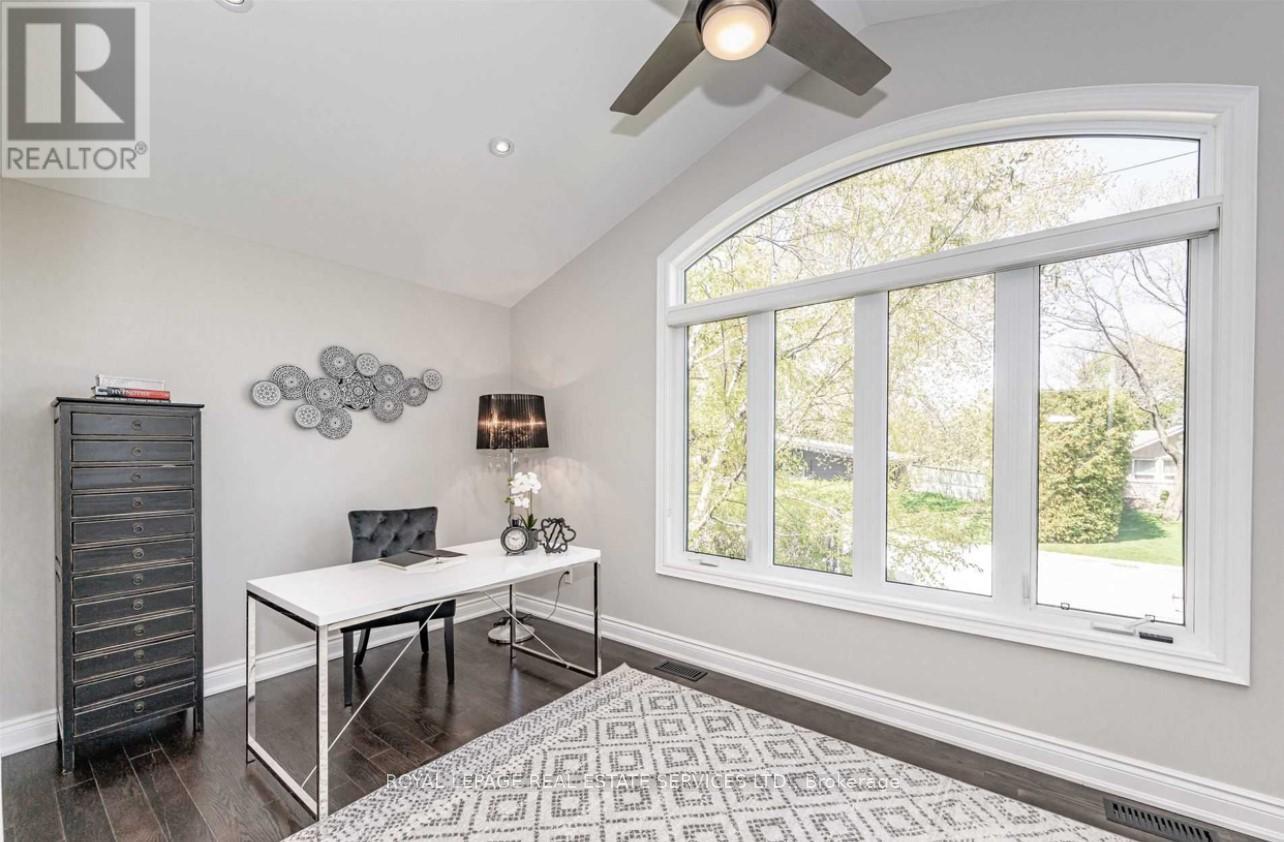 1302 Hillview Crescent, Oakville, Ontario  L6H 2C7 - Photo 17 - W12642790