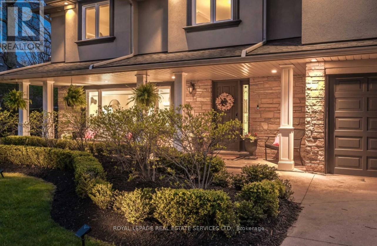 1302 Hillview Crescent, Oakville, Ontario  L6H 2C7 - Photo 2 - W12642790