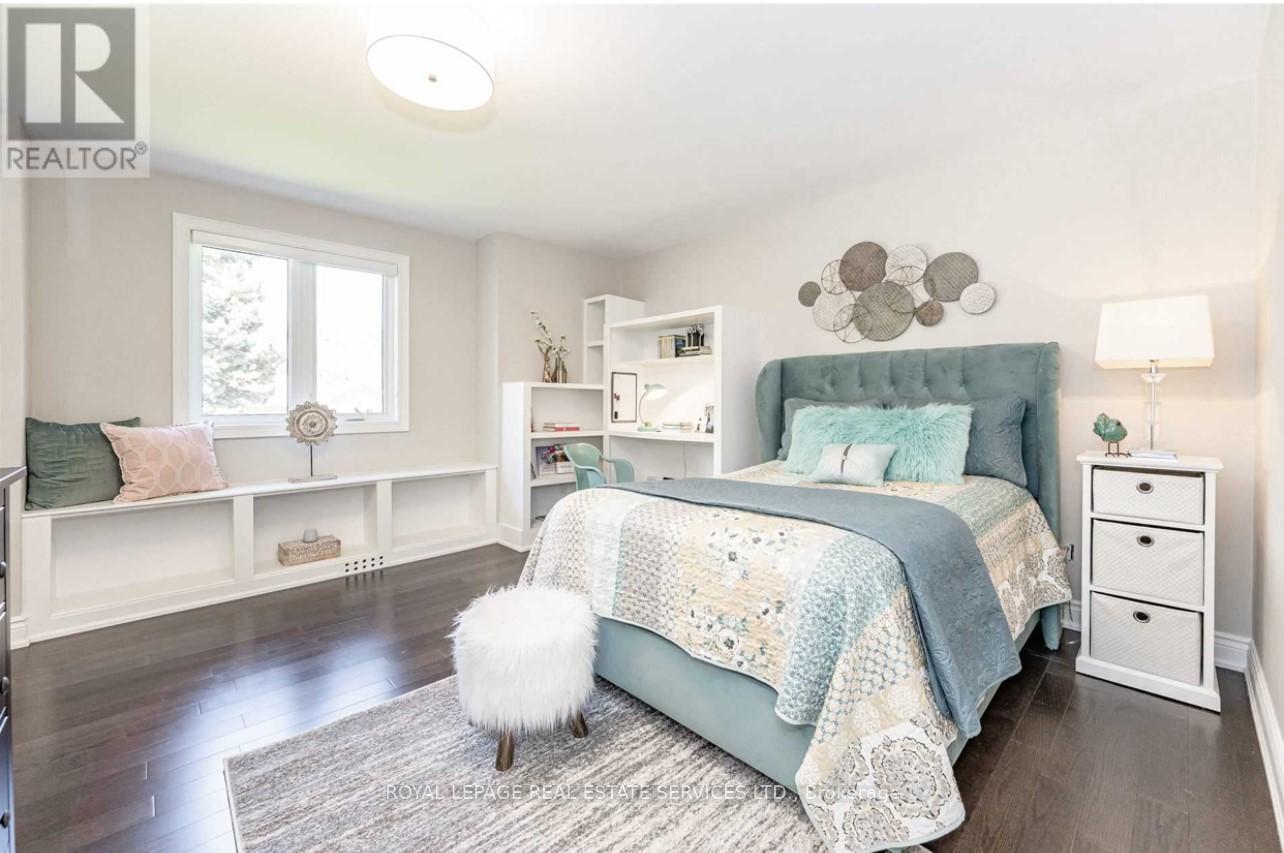 1302 Hillview Crescent, Oakville, Ontario  L6H 2C7 - Photo 22 - W12642790