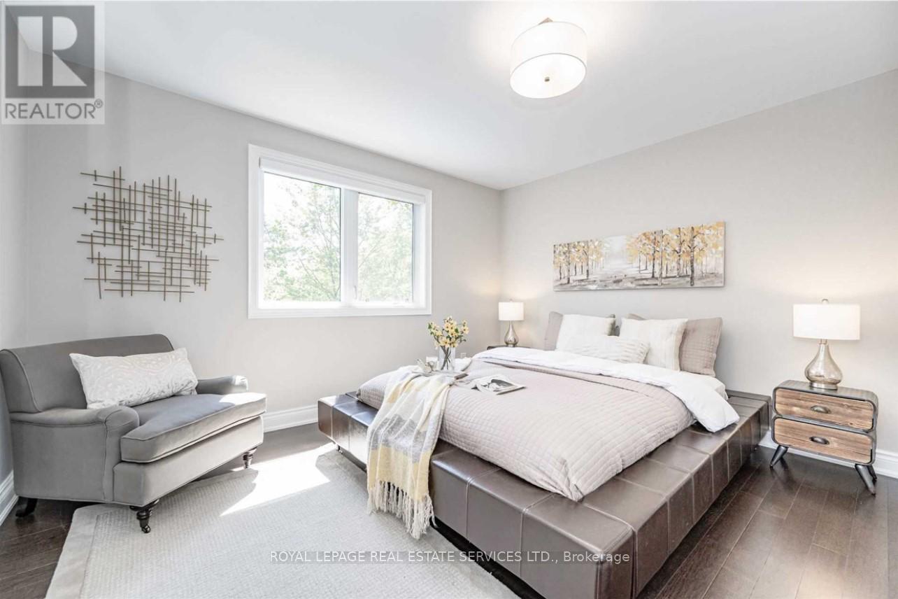 1302 Hillview Crescent, Oakville, Ontario  L6H 2C7 - Photo 23 - W12642790