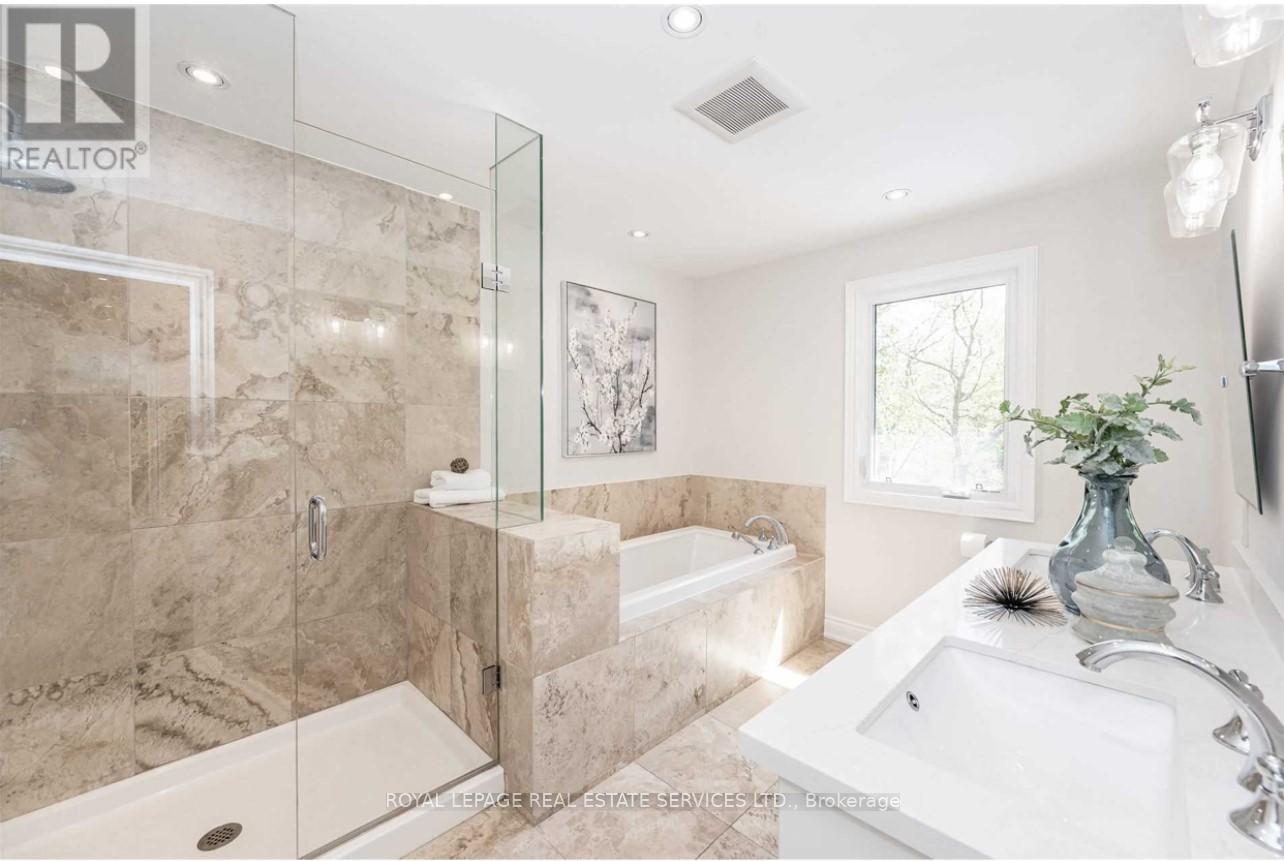 1302 Hillview Crescent, Oakville, Ontario  L6H 2C7 - Photo 24 - W12642790